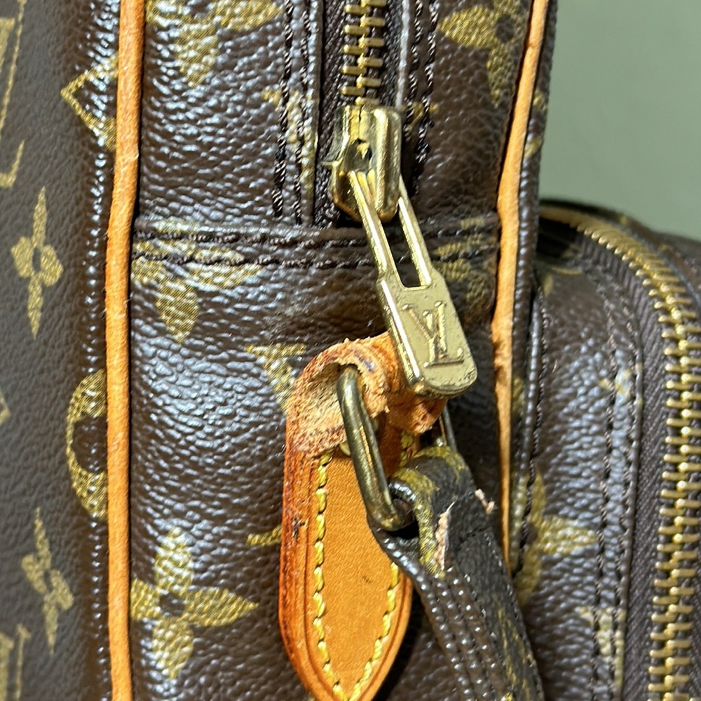 LOUIS VUITTON Monogram Amazone Crossbody - Picture 11 of 16